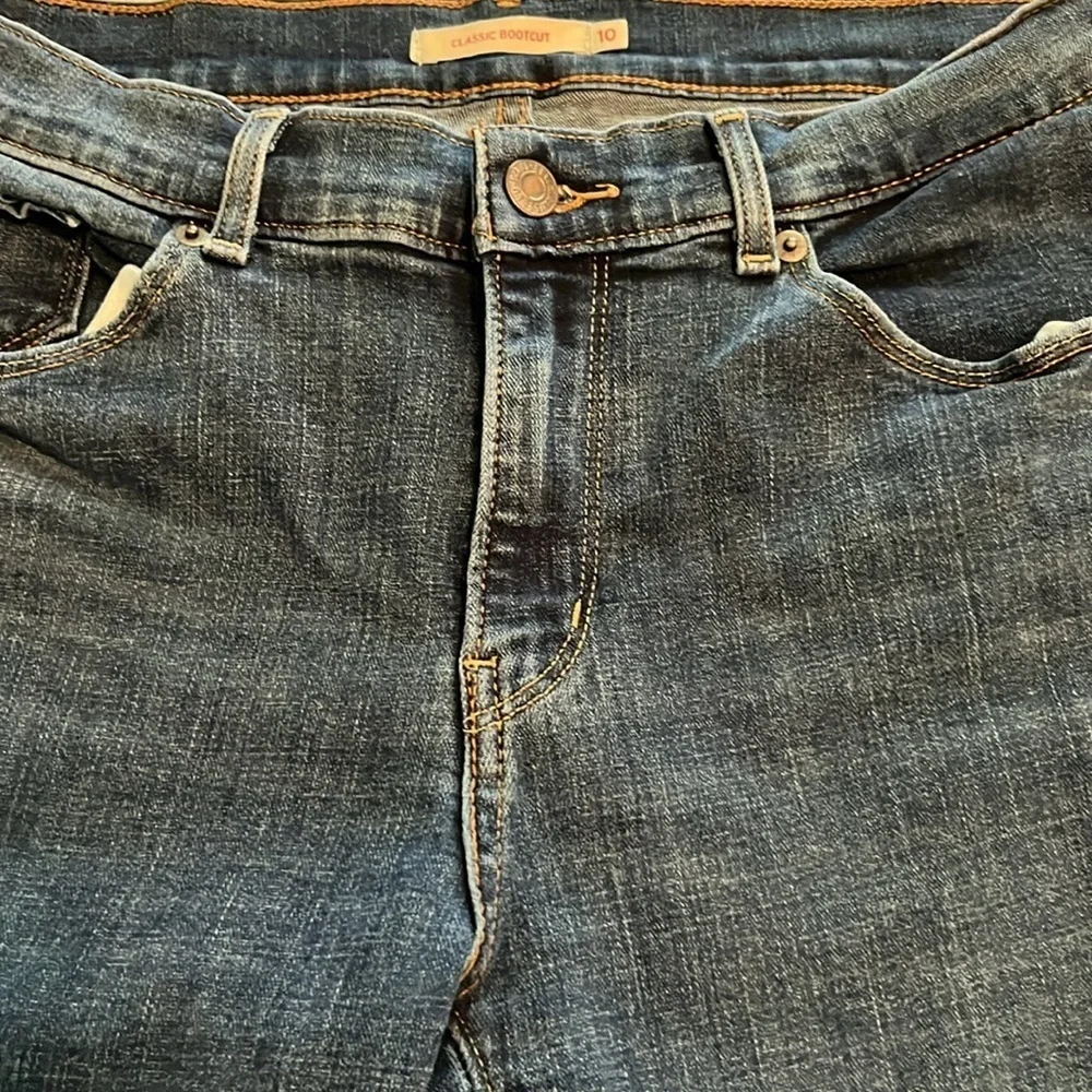 Levi’s Classic Bootcut Mid Rise Size 10
